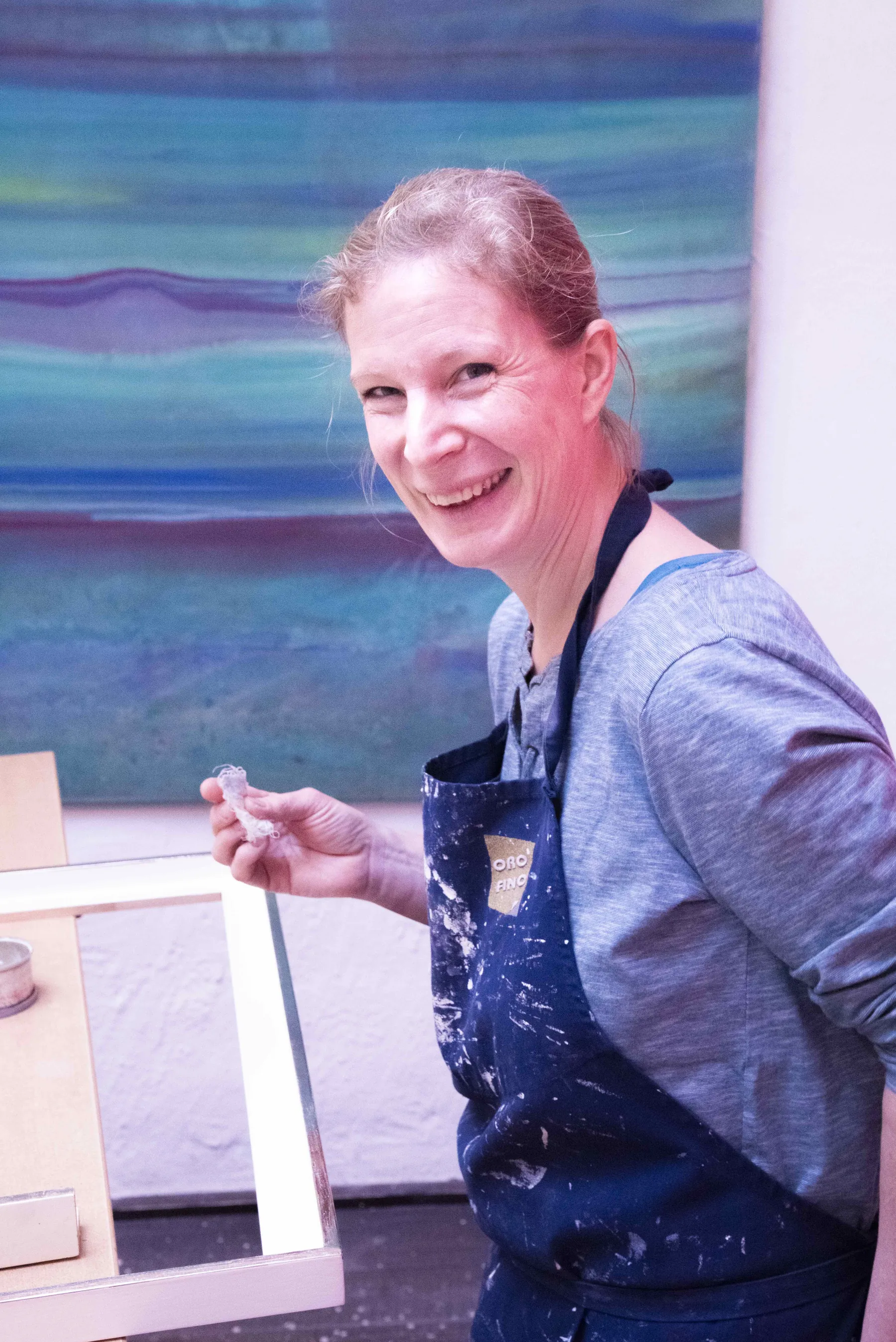 Christiane Nick in der Rahmenwerkstatt ORO FINO